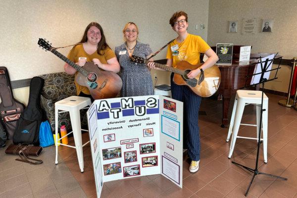 音乐 therapy students lead celebration of World 音乐疗法 Week